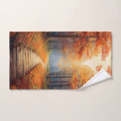 Herfstbospad met levendig Herfst gebladerte Bad Handdoek (Handdoek)