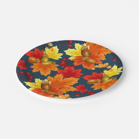 Herfsteikels en eikenbladeren papieren bordje (Gekanteld)