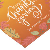 Herfstherfst laat familienaam Happy Thanksgiving a Korte Tafelloper (Hoek)