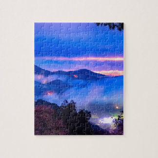herfstjaars ochtend over de blauwe bergpas legpuzzel