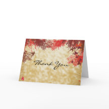 Herfstkleuren: bordeauxrode en rode takken op ecru