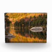 Herfstkleuren weerspiegeld in bevervijver fotoblokken (Voorkant)