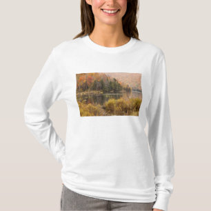 Herfstlandschap met meer, Vermont, VS 3 T-shirt