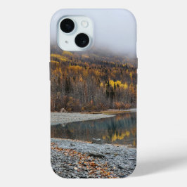 Herfstloof Natuurtafereel met Warme Tinten iPhone 15 Case