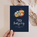 Herfstoogst Navy Blue Thanksgiving Feestdagenkaart<br><div class="desc">Geef uw dankbaarheid dit vakantieseizoen met ons mooie Thanksgiving wenskaart. Met een warme en oprechte boodschap is deze kaart de perfecte manier om je geliefden te laten weten hoeveel je ze waardeert. Met een bloemige waterverf mooi pompoenontwerp. Laat ze weten dat ze altijd in je gedachten zijn. Verspreid de vreugde...</div>