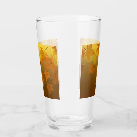 Herfstpatroon met vallende esdoornbladeren en boke glas (Rechts)