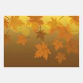 Herfstpatroon met vallende esdoornbladeren en boke inpakpapier vel (Voorkant)