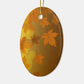 Herfstpatroon met vallende esdoornbladeren en boke keramisch ornament (Links)