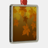 Herfstpatroon met vallende esdoornbladeren en boke metalen ornament (Rechts)