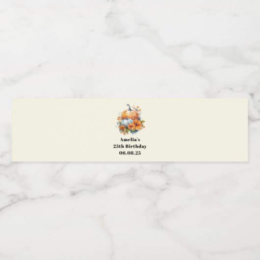Herfstpompoenen met bloemen en bladeren Verjaardag Waterfles Etiket (Enkel label)