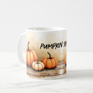 Herfstpompoenen op houten tafel koffiemok