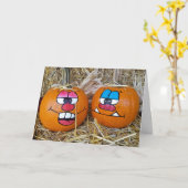 herfstpompoenpaar met grappige gezichten kaart (Gele Bloem)