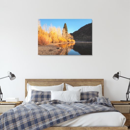 Herfstreflectie bij het meer canvas afdruk (Insitu (Slaapkamer))