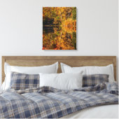 Herfstreflectie op Coffin Pond Canvas Afdruk (Insitu (Slaapkamer))