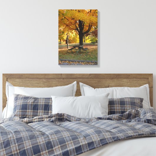 Herfstscène met picknicktafel. canvas afdruk (Insitu (Slaapkamer))