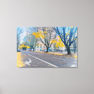 Herfststraat met gele bladeren canvas afdruk