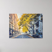 Herfststraat met gele bomen canvas afdruk (Voorkant)