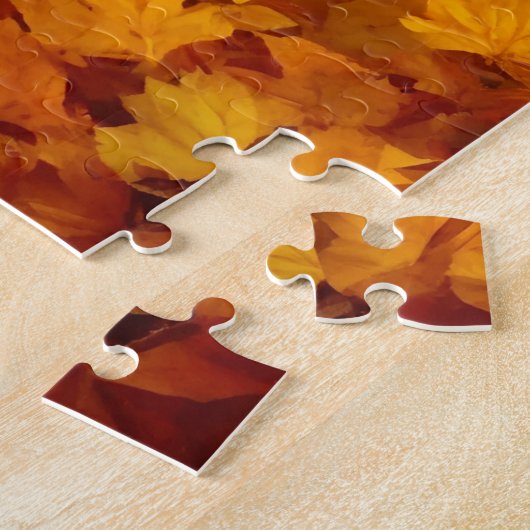 Herfstsymfonie: een hond te midden van vallende bl legpuzzel (Zijkant)