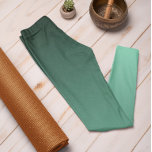 Herfsttrendkleur Minty Green Ombre Leggings<br><div class="desc">Stijlvolle Minty Green subtiele ombre leggings uit ons herfst & winter 2023/24 trendkleuren collectie bieden tijdloze charme. Deze Ombre Cyan Leggings hebben een verloop, dat vervaagt van donker aan de bovenkant naar de lichtere / helderdere kleur aan de poten. Deze turquoise leggings zijn een geweldige manier om een pop kleur...</div>