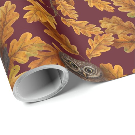 Herfstuilen op donkerrood cadeaupapier (Rol Hoek)