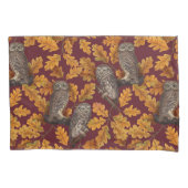 Herfstuilen op donkerrood kussensloop (Voorkant-Links)