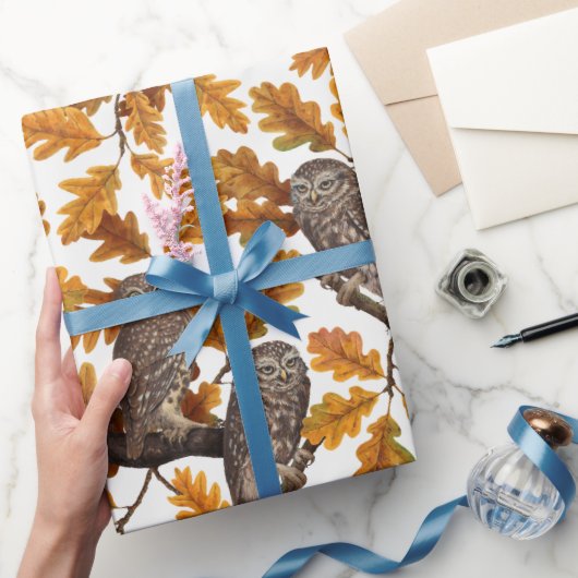 Herfstuilen op katoen wit cadeaupapier (Geschenken)