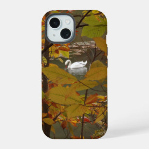 Herfstvijver met zwaan iPhone 15 case