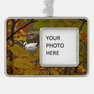 Herfstvijver met zwaan verzilverd omlijst ornament
