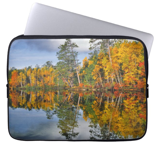 Herfstvijverreflecties, Maine Laptop Sleeve (Voorkant)