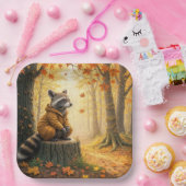Herfstwasbeer zittend op een boomstronk papieren bordje (Feest)