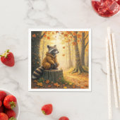 Herfstwasbeer zittend op een boomstronk servet (Insitu)