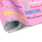 Herhalende NAAM Gelukkige Verjaardag Meisje's Roze Cadeaupapier (Rol Hoek)