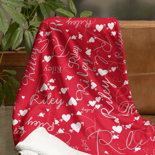 Herhalende Naam Initiaal Witte Harten op Rood Fleece Deken