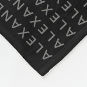 Herhalende Naam of Woordpatroon Grijs Zwart & Wit Fleece Deken (Hoek)