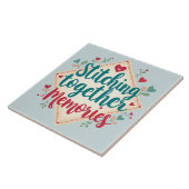 Herinneringen aan elkaar hechten Borduurwerk Tegeltje (Zijkant)