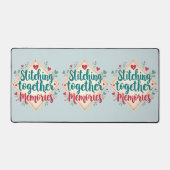 Herinneringen aan elkaar stikken Borduurkunst Bureaumat (Voorkant)