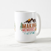 Herinneringen maken, één camping tegelijk koffiemok (Voorkant rechts)