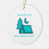 Herinneringen maken Eén camping tegelijk op een Keramisch Ornament (Links)