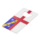 Herm-vlag Creditkaart Flessenopener (Voorkant Gekanteld)