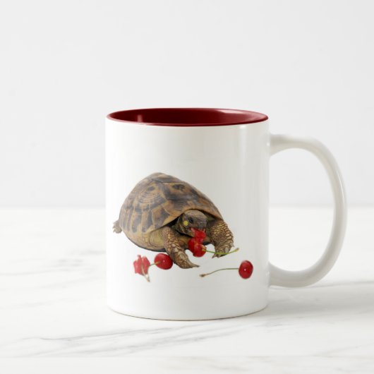 Hermann Tortoise en aardbeien Tweekleurige Koffiemok (Rechts)
