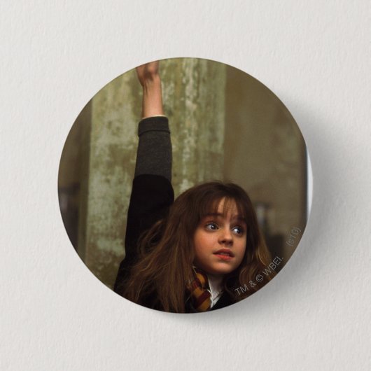 Hermione heft haar hand op ronde button 5,7 cm (Voorkant)