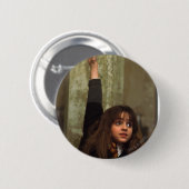 Hermione heft haar hand op ronde button 5,7 cm (Voorkant /achterkant)