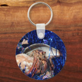 Hermit crab met blauw kerstcadeautje sleutelhanger (Voorkant)