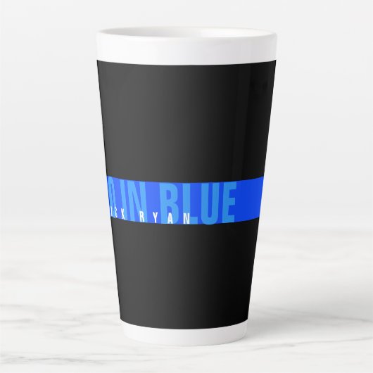 Hero in blauw politie met blauwlijnmonogram latte mok (Voorkant)