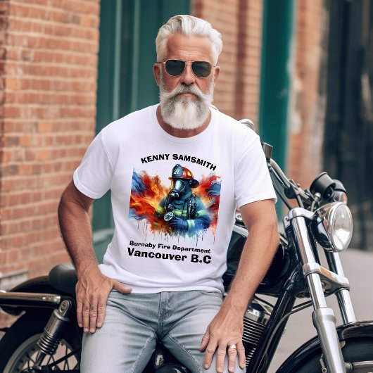 Heroïsche brandweerman te midden van felle vlammen t-shirt