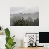 Heron in een Misty Mountain Landscape Poster (Thuiskantoor)