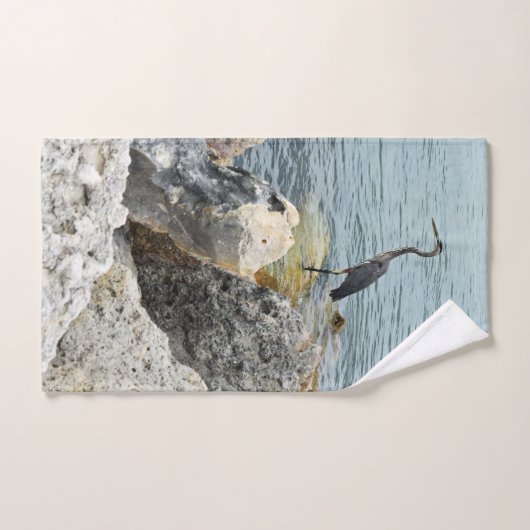 Heron On Rocks At Beach Handdoek (Handdoek)