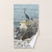 Heron On Rocks At Beach Handdoek (Handdoek)