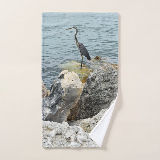 Heron On Rocks At Beach Handdoek (Handdoek)