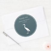 Heron silhouet wit op donker blauwgroen blauw brui ronde sticker (Envelop)